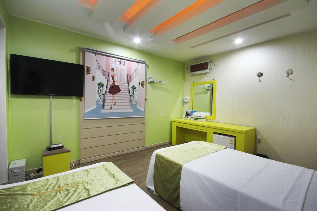 סאצ'ון Hole In One Hotel מראה חיצוני תמונה